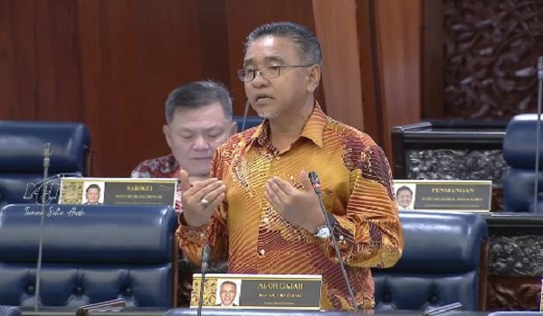 Timbalan Menteri Pertahanan Adly Zahari menjawab soalan di Parlimen/RTM